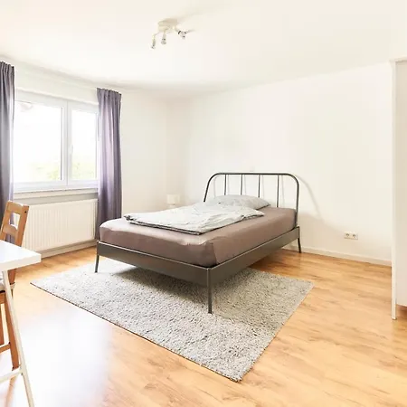 Apartment Hasenheide - Mit 3 Schlafzimmern Und Balkon Mit Landschaftsblick