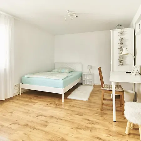 Hasenheide - Mit 3 Schlafzimmern Und Balkon Mit Landschaftsblick *