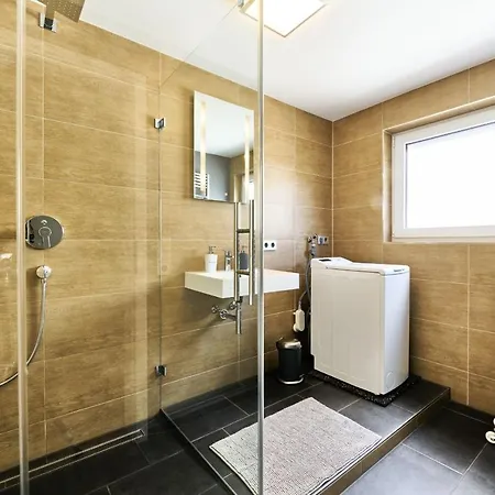 Hasenheide - Mit 3 Schlafzimmern Und Balkon Mit Landschaftsblick Apartment *